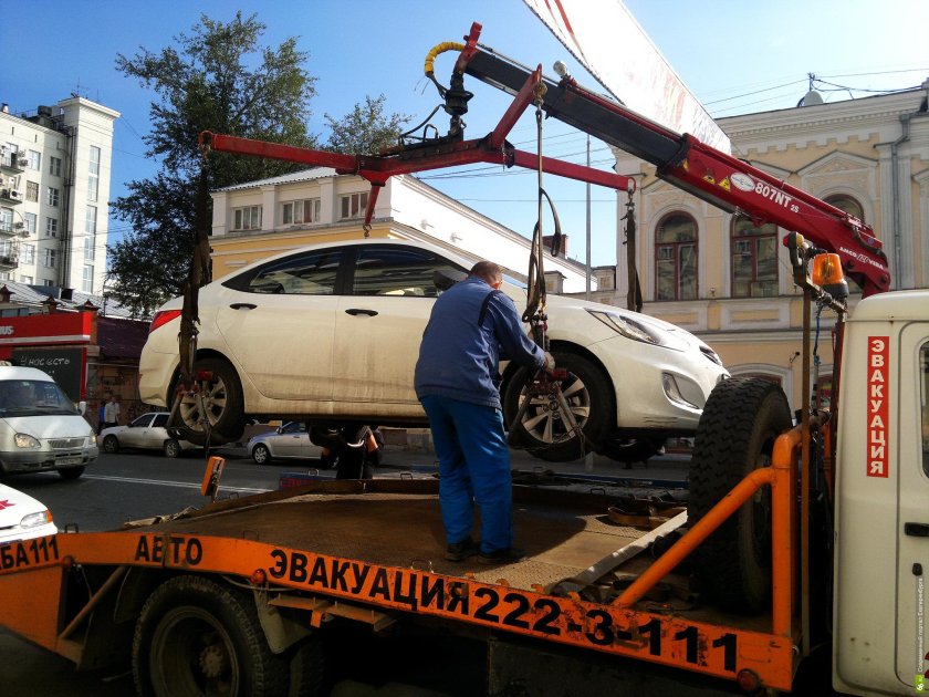 Погрузка машины на эвакуатор