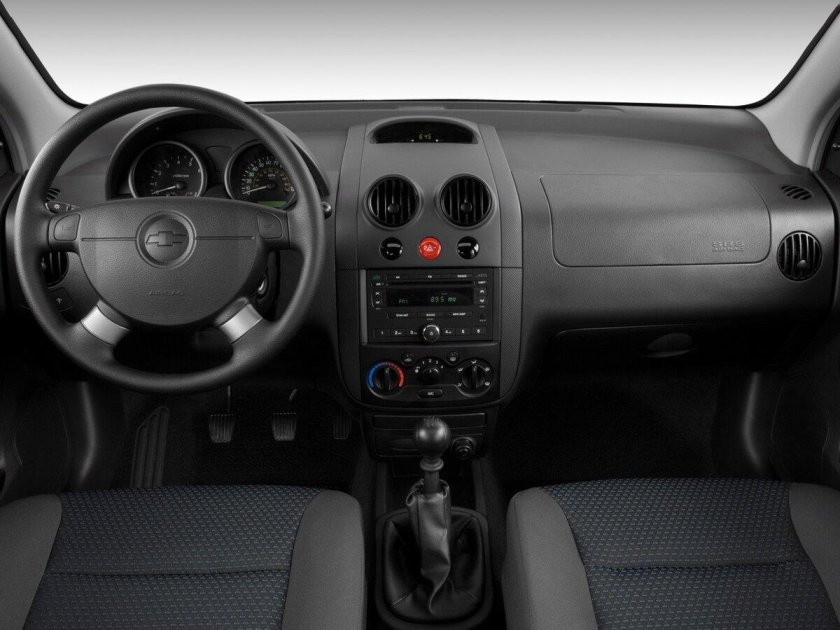 Chevrolet Aveo 2007 хэтчбек салон