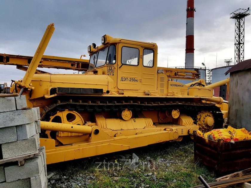 ДЭТ 250 бульдозер