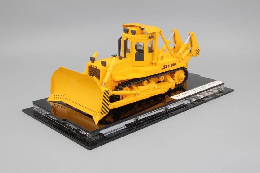 Трактор ДЭТ 350