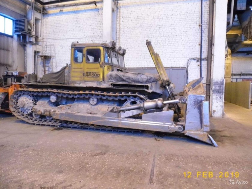 ДЭТ 250 бульдозер