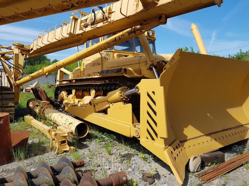 ДЭТ 250 бульдозер