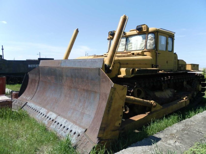 ДЭТ 250 бульдозер