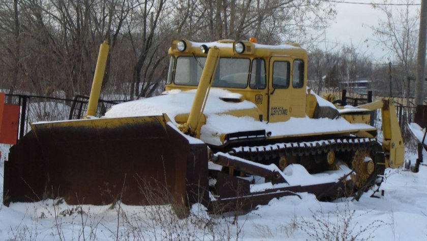 Трактор ЧТЗ ДЭТ 250