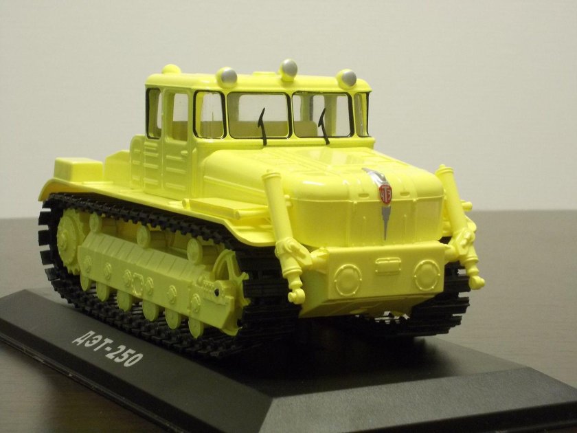 ДЭТ-250 1:43