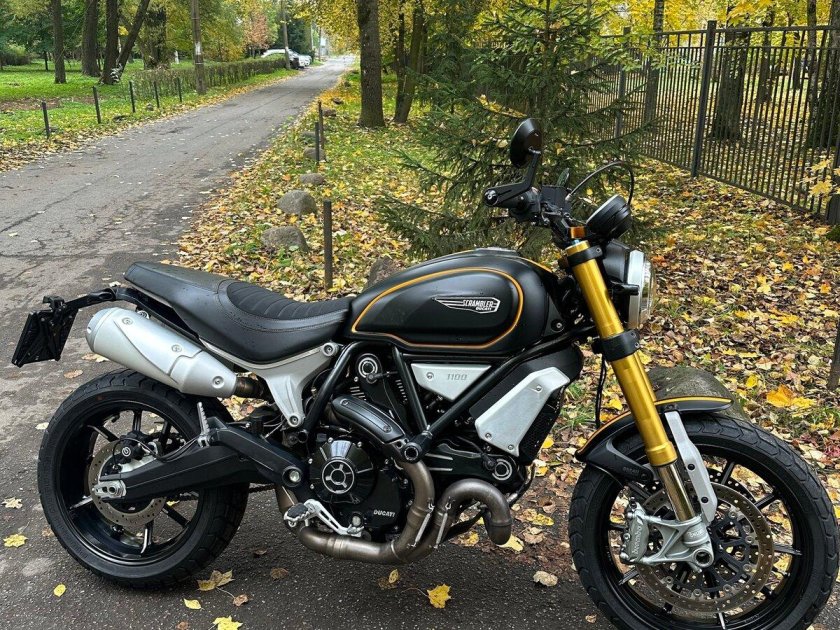 Ducati scrambler cafe racer