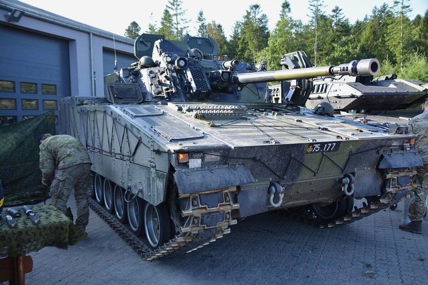 Шведская бмп cv90