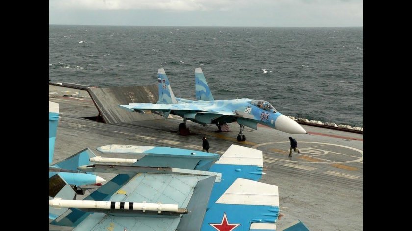 Су-33 палубный истребитель