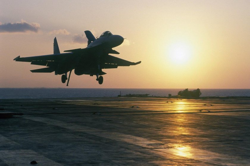 Су-33 палубный истребитель