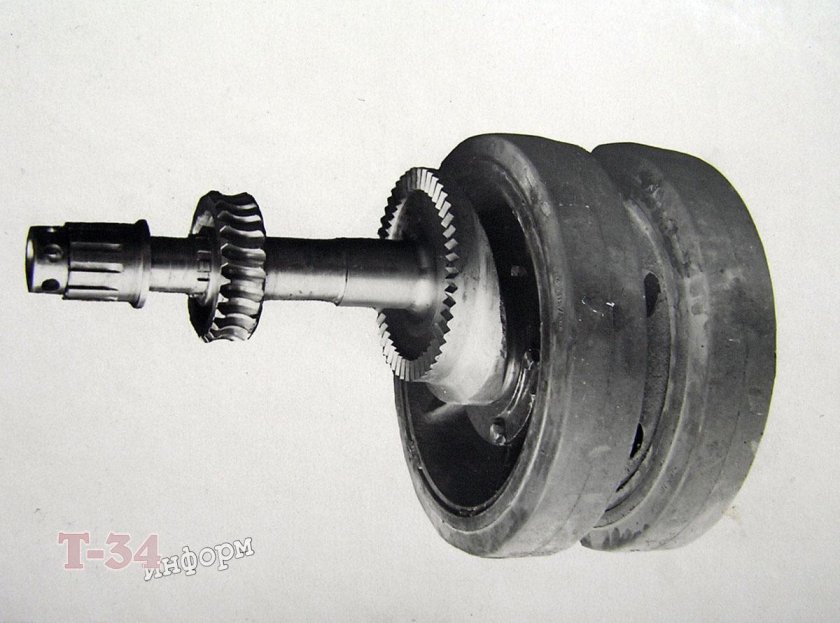 Механизм нятжени ягусеницы т72