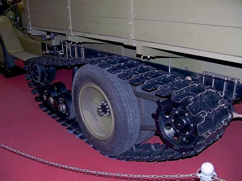 Гусеничный движителю ГАЗ-60