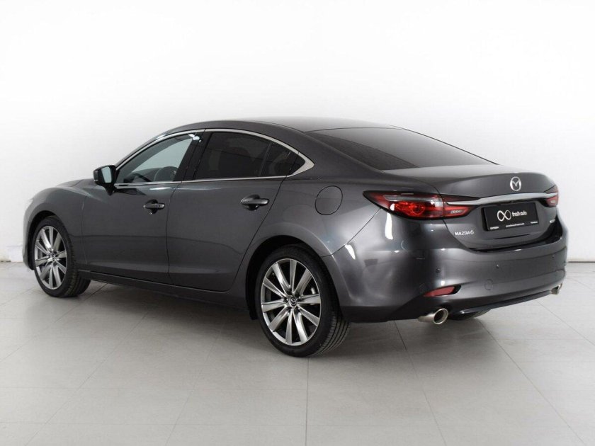 Серая мазда 6