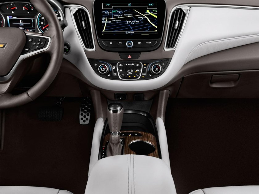 Chevrolet Malibu 2021 салон