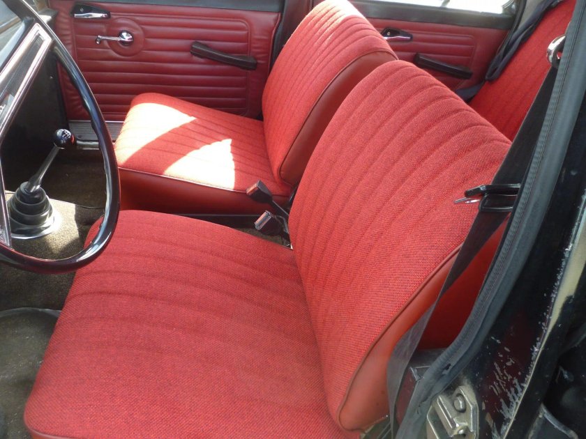 ГАЗ 24 красный салон