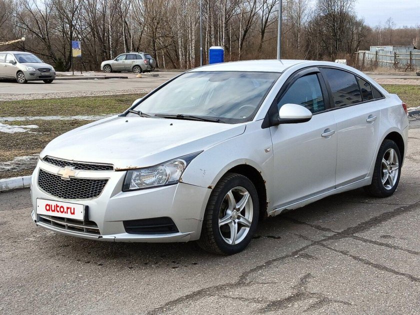 Chevrolet cruze 2012 седан серебристый