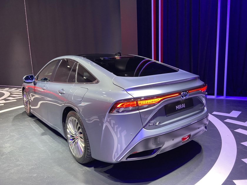 Тойота Мирай на водороде цена в России