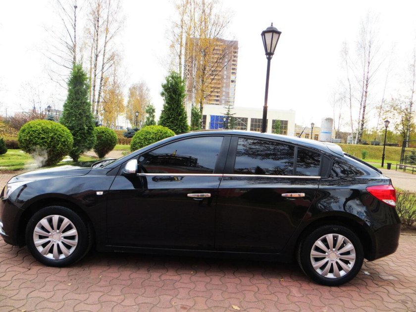 Шевроле Круз хэтчбек 2012 черный