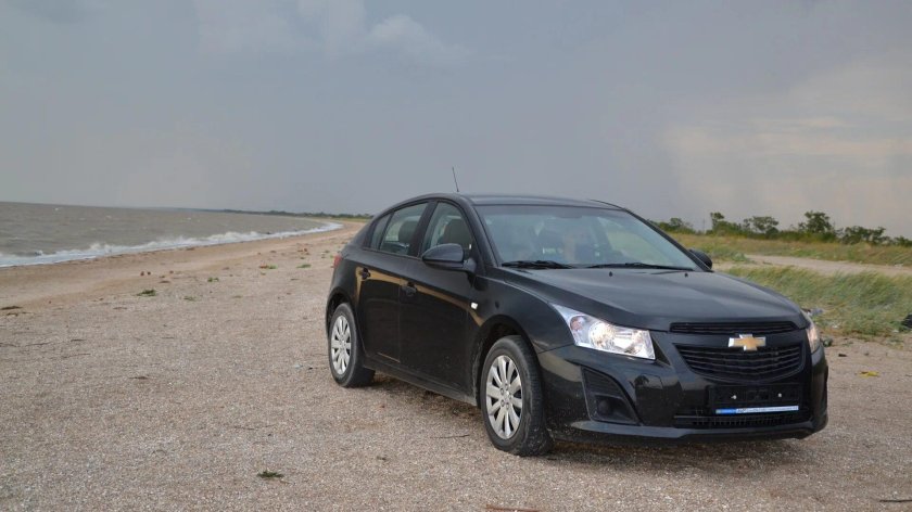 Шевроле Круз хэтчбек черный