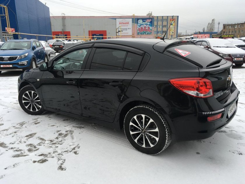 Шевроле Круз хэтчбек 2012 черный