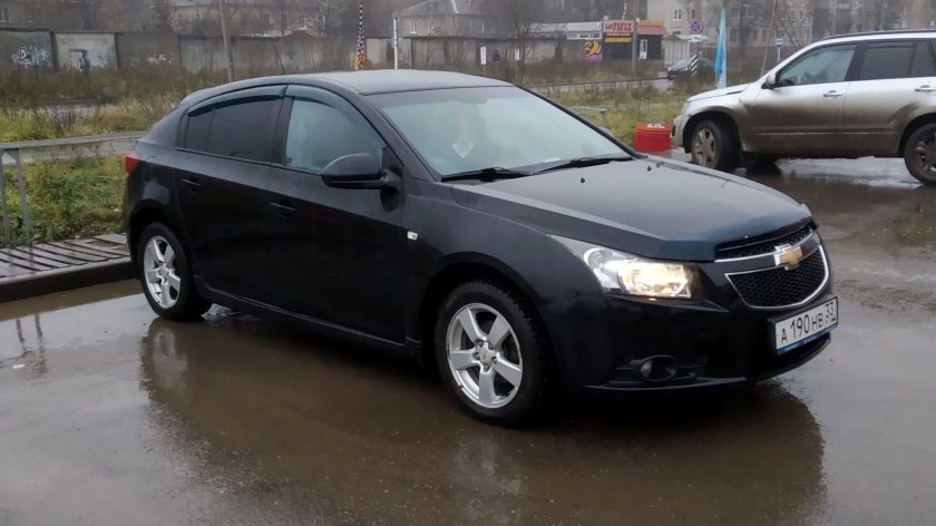 Шевроле Круз хэтчбек 2012 черный