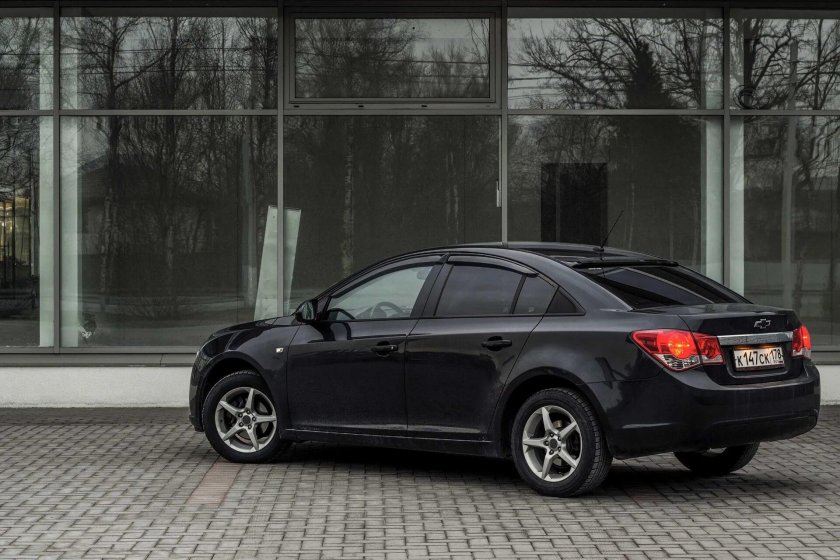 Шевроле Круз седан черная 2012