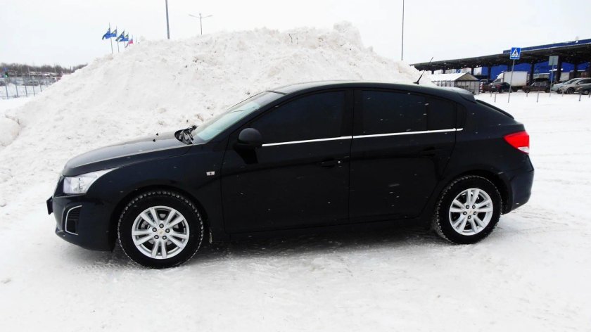 Шевроле Круз хэтчбек 2012 черный