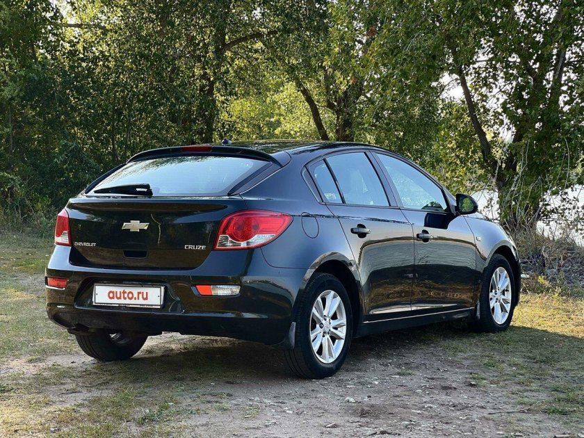 Шевроле круз хэтчбек 2012 черный