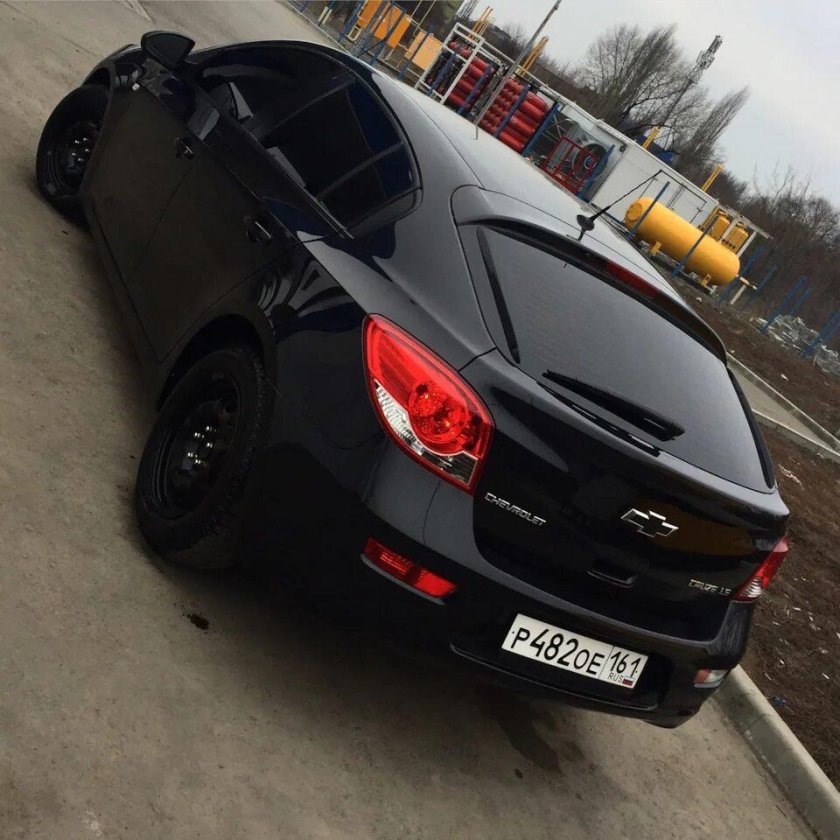 Шевроле Круз хэтчбек 2012 черный