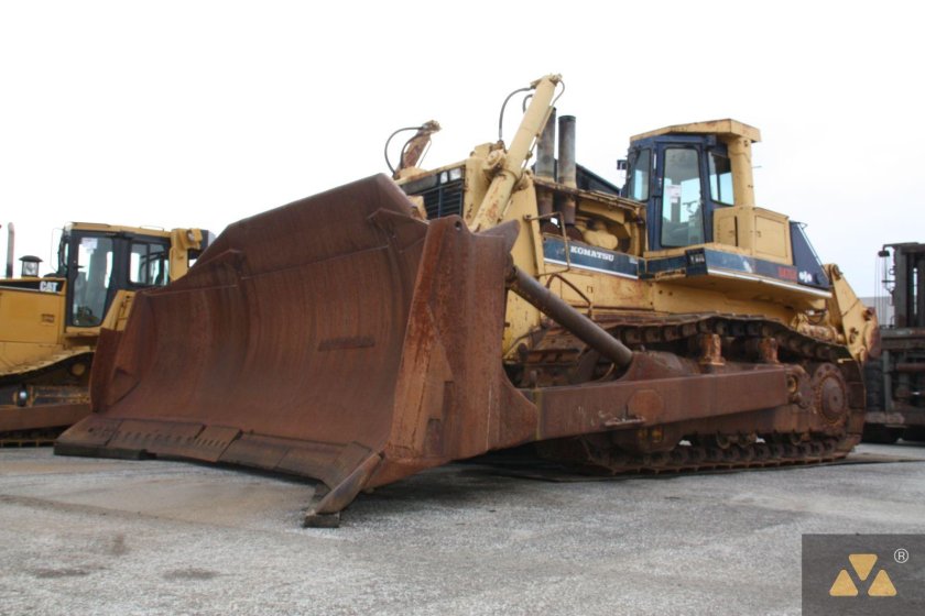 Комацу 475 бульдозер