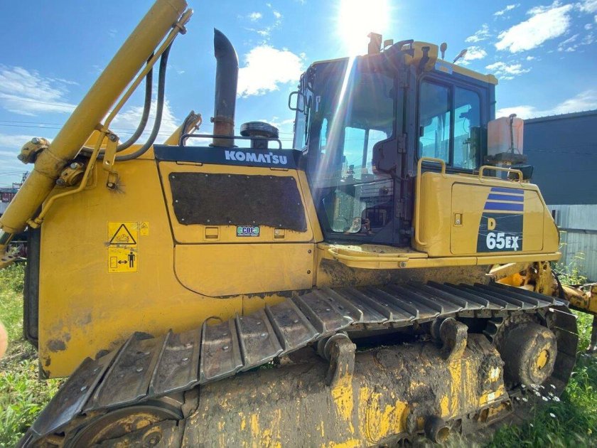 Комацу 65 бульдозер