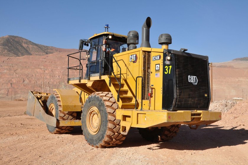 Caterpillar 824