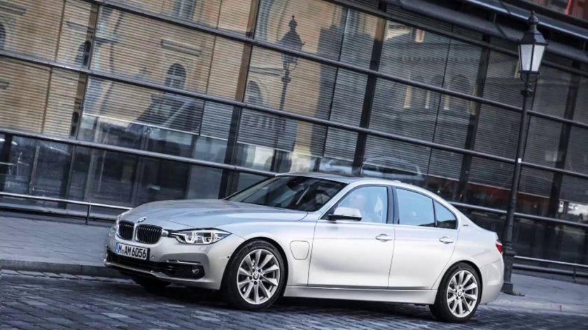 BMW 330e