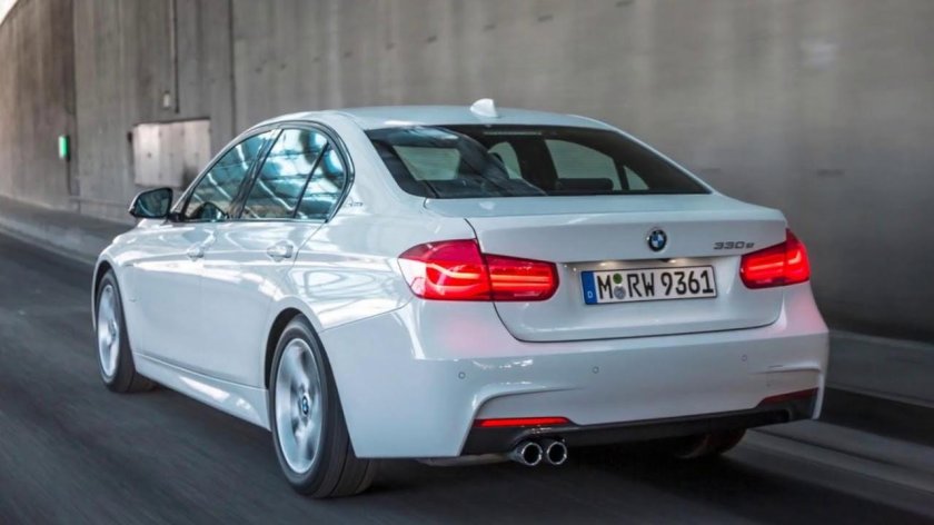 BMW 330 2018
