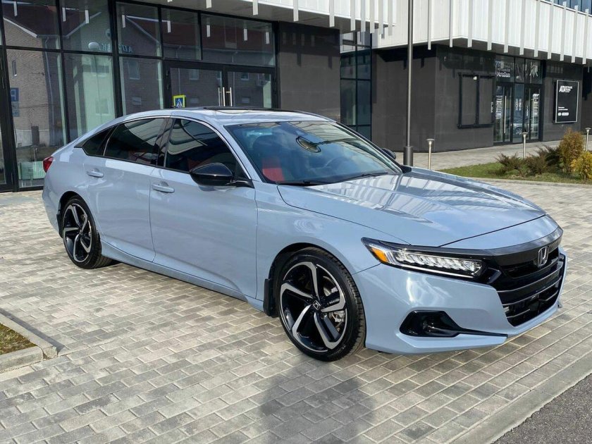 Хонда Аккорд 2021 спорт светлый фон