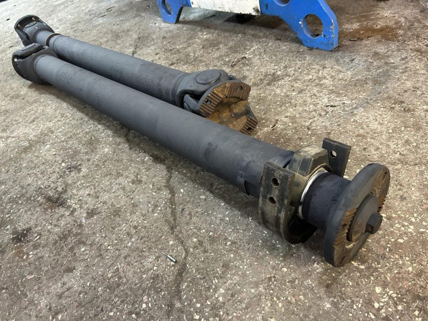 Карданный вал бьет