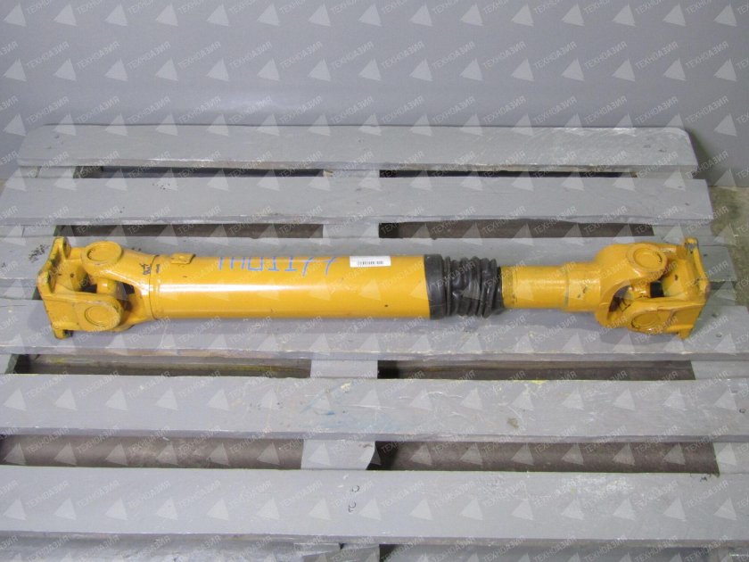 250100114 Вал карданный передний