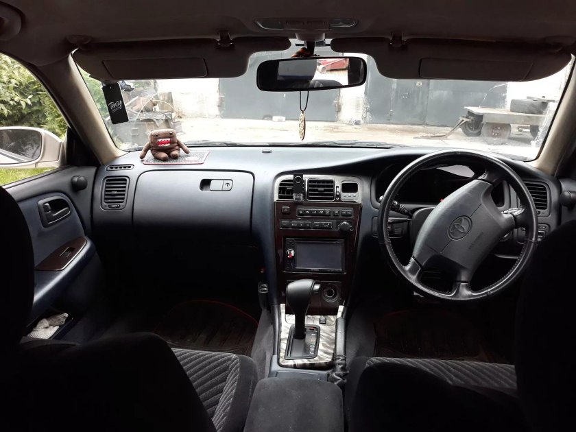 Toyota Mark II 90 салон