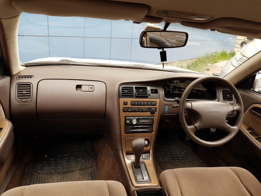 Toyota Mark 2 90 салон