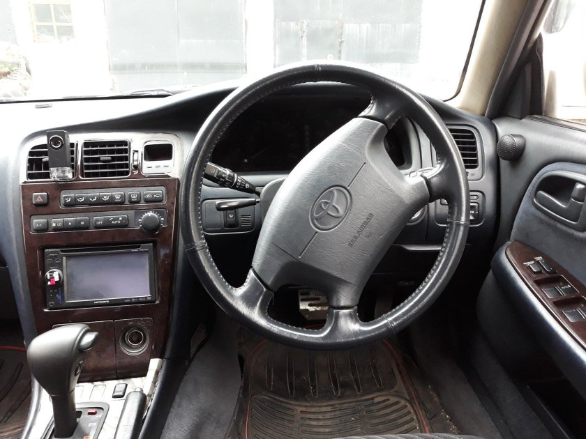 Toyota Mark 2 90 салон