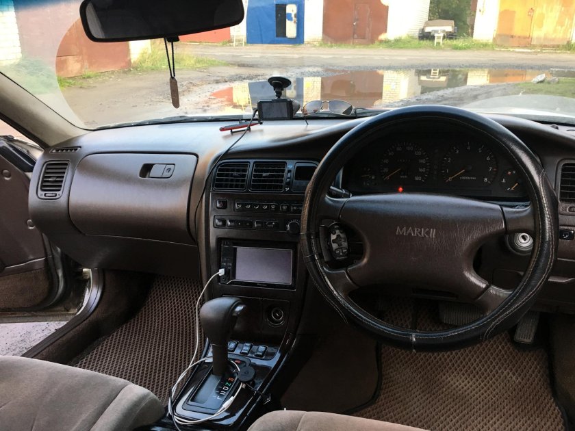 Тойота Марк 2 90 Самурай салон