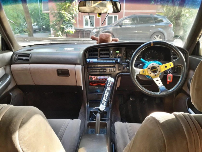 Toyota Mark II 80 салон