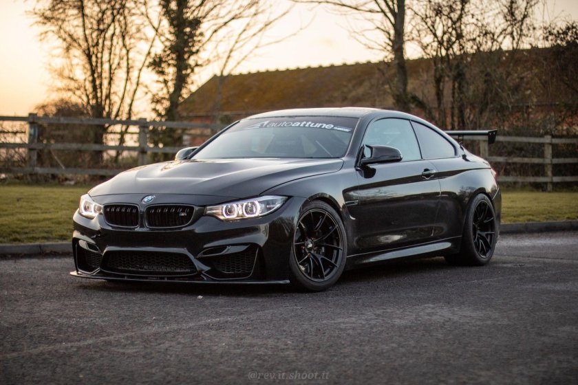 Bmw m 4 f 82 black