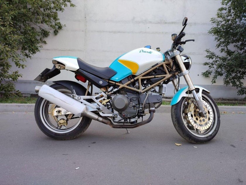 Ducati monster 900
