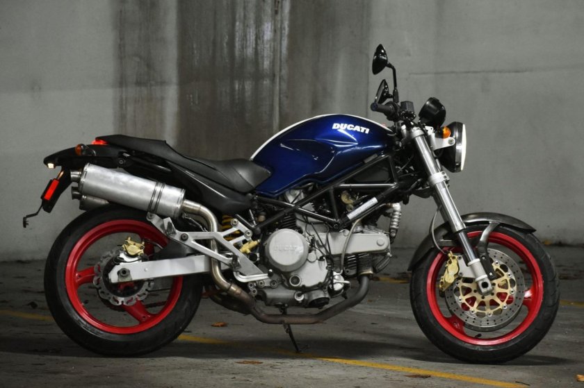 Ducati monster 750