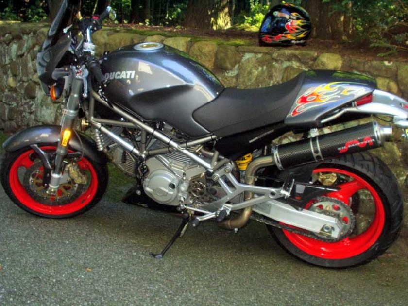 Ducati Monster 750