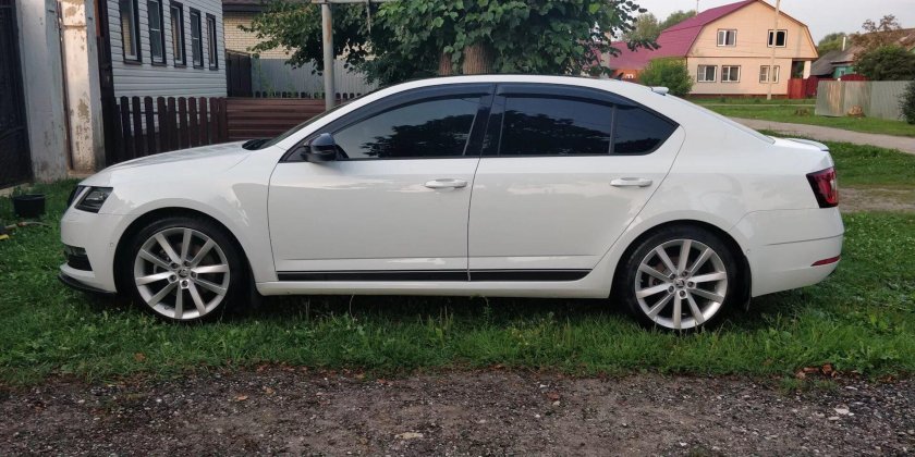 Skoda Octavia a7 белая r17
