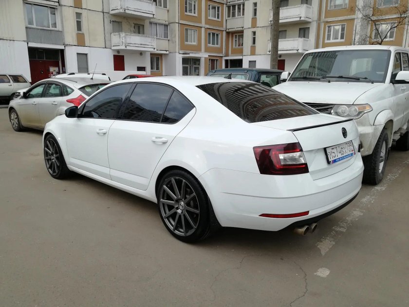 Skoda Octavia a7 белая r17
