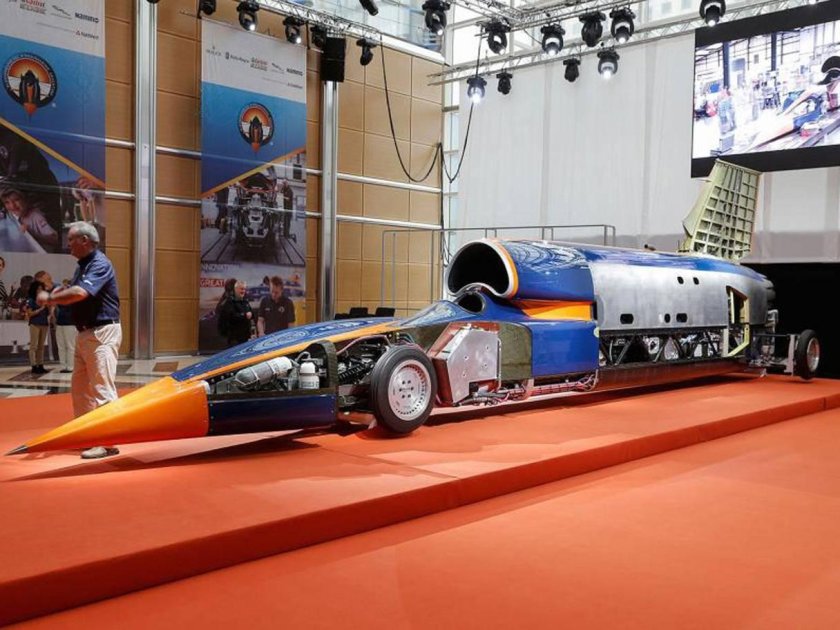 Машина Bloodhound SSC