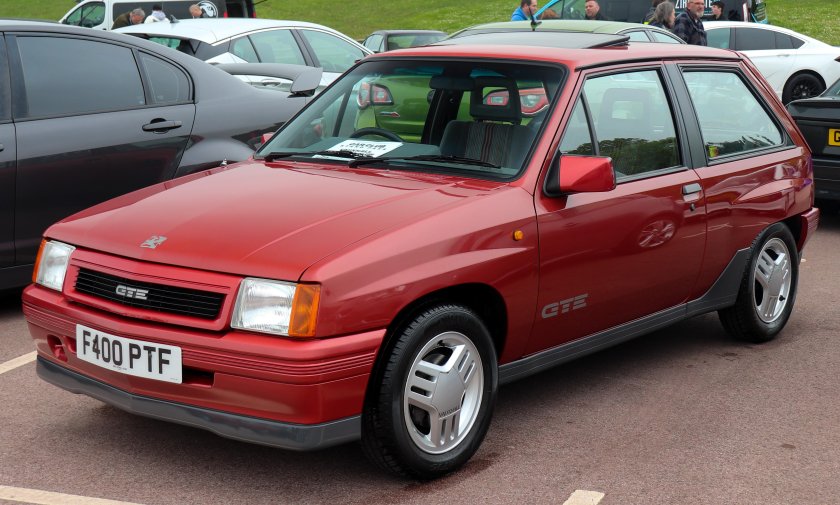 Vauxhall Nova 1.6 Sri
