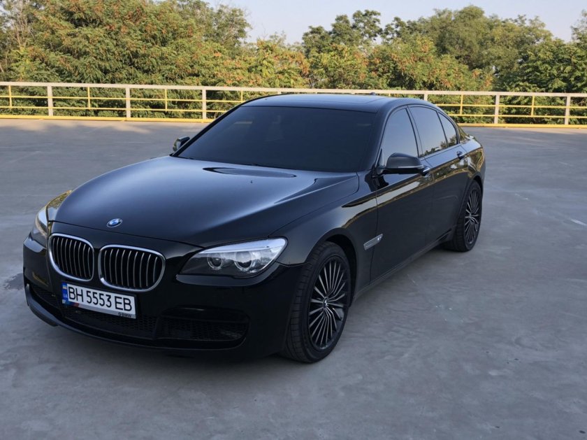 BMW 7 f01 черная тонированная
